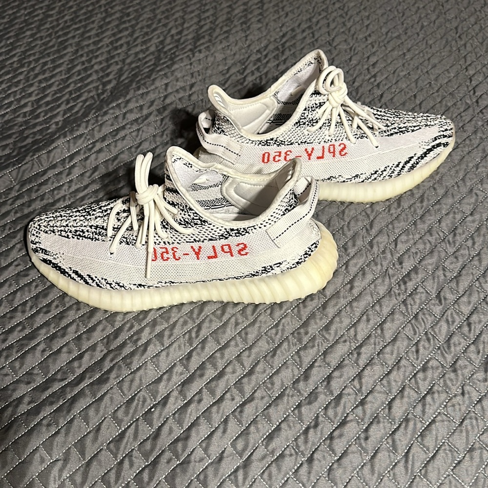 Authentic Yeezy boost - Picture 5 of 5